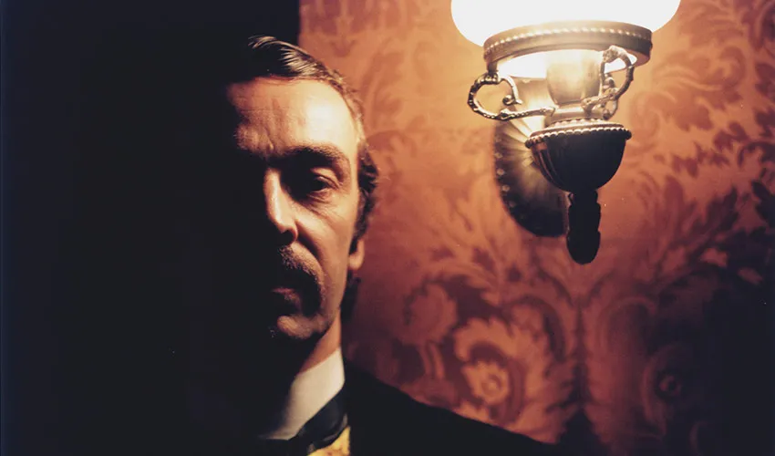 Фонове зображення Доктор Джекілл і містер Гайд